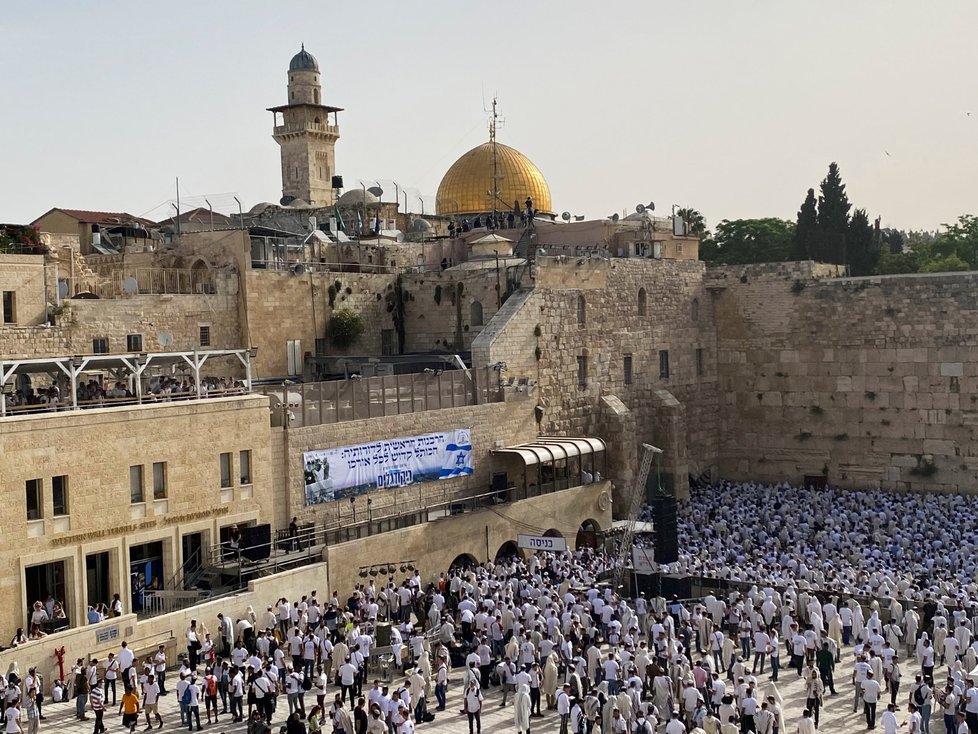 Palestinští věřící se střetli s izraelskou policií.