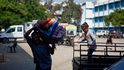 Někteří z Palestinců v Gaze našli úkryt ve škole provozované OSN (8.10.2023) Někteří z Palestinců v Gaze našli úkryt ve škole provozované OSN (8.10.2023)