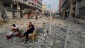Někteří z Palestinců v Gaze našli úkryt ve škole provozované OSN (8.10.2023) Někteří z Palestinců v Gaze našli úkryt ve škole provozované OSN (8.10.2023)