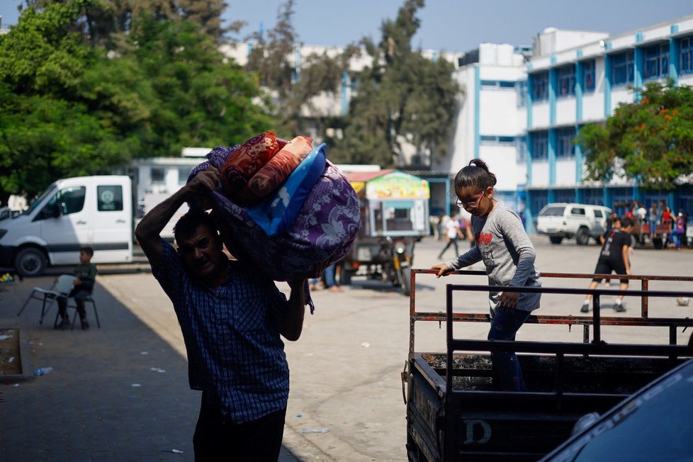 Někteří z Palestinců v Gaze našli úkryt ve škole provozované OSN (8.10.2023)