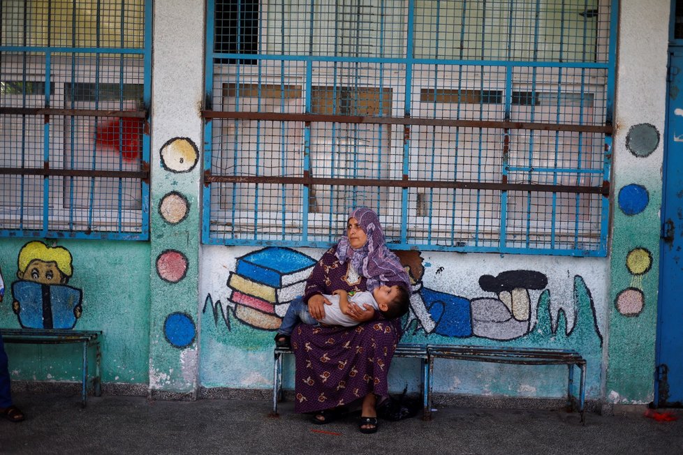 Někteří z Palestinců v Gaze našli úkryt ve škole provozované OSN (8.10.2023)