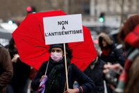 Ve Francii se šíří projevy antisemitismu: Chlapec zaútočil na rabína, další chtěl pobodat učitelku