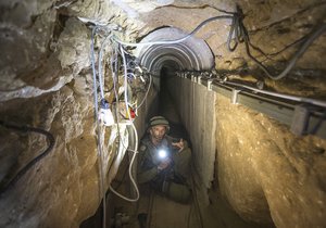 Nástražné pasti i skryté vchody: Izraelci popsali tunelovou síť Hamásu.