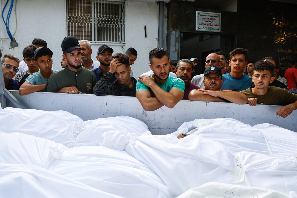 Pohřeb Palestinců zabitých při úderu na město Gaza.
