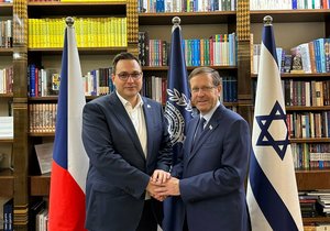 Izraelský prezident Jicchak Herzog s českým ministrem zahraničí Janem Lipavským v Jeruzalémě (10.10.2023)