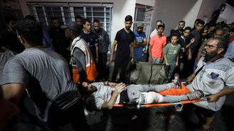 Útok na nemocnici v Gaze má podle Hamásu 500 obětí, Izrael a Palestinci se viní navzájem