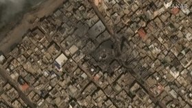Letecké údery Iraele na Gazu na dsatelitních snímcích.