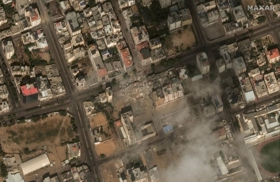 Letecké údery Iraele na Gazu na dsatelitních snímcích.