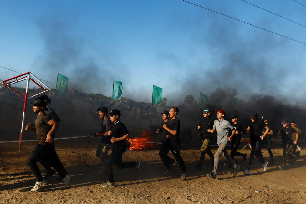 Výcvikový kemp teroristů z Hamásu.