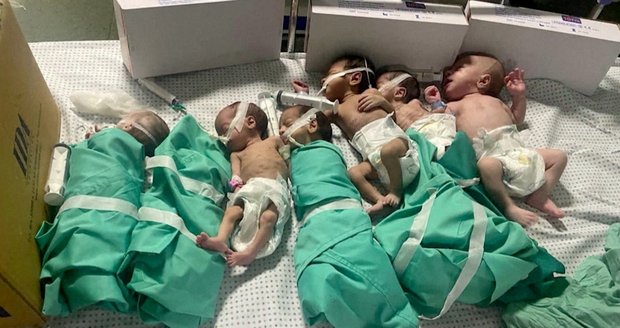 Palestinci popsali katastrofální situaci v nemocnicích. Umírají í miminka, tvrdí