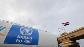 UNRWA distribuuje humanitární pomoc pro Pásmo Gazy.