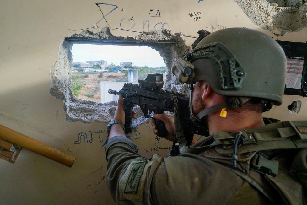 Izraelští vojáci v Pásmu Gazy. (1. 12. 2023)
