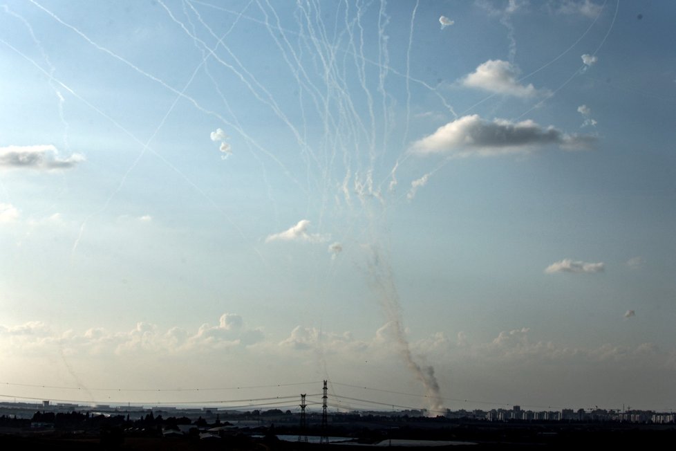 Izraelský protiraketový systém Iron Dome. (10.10.2023)