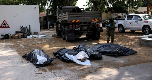 Izrael odkryl další masakr: Hamás bestiálně vraždil celé rodiny. Našla se těla 40 dětí!