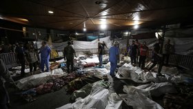 Oběti úderu na nemocnici Al-Ahlí ve městě Gaza. (17.10.2023)