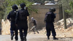 Násilí mezi Izraelci a Palestinci roste od podzimu roku 2015 kvůli sporu o posvátná místa. Za poslední týden už jde o druhého člověka z Palestiny, který zemřel po pokusu či útoku na Izraelce. (Ilustrační foto)
