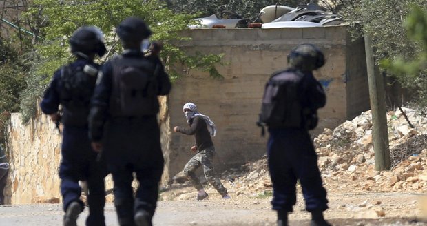 Násilí mezi Izraelci a Palestinci roste od podzimu roku 2015 kvůli sporu o posvátná místa. Za poslední týden už jde o druhého člověka z Palestiny, který zemřel po pokusu či útoku na Izraelce. (Ilustrační foto)