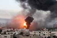 V Izraeli to dál vře: 50 mrtvých po ostřelování s Pásmem Gazy. A stovky raket ve vzduchu