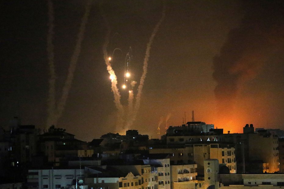 Spor se vyostřuje, Izrael a Palestina se ostřelují desítkami raket.