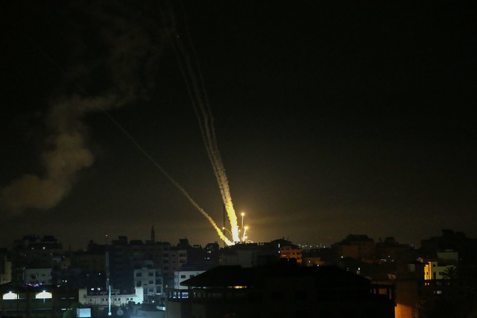 Spor mezi Izraelem a Palestinou se přiostřuje, území se ostřelují desítkami raket (12. 5. 2021)