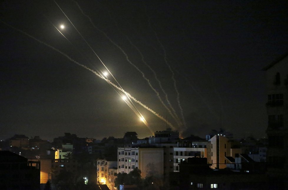 Spor mezi Izraelem a Palestinou se přiostřuje, území se ostřelují desítkami raket (12.5.2021)