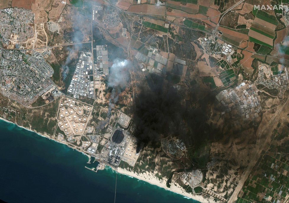 Izraelské letouny a pozemní vojsko zesílily útoky na Pásmo Gazy.