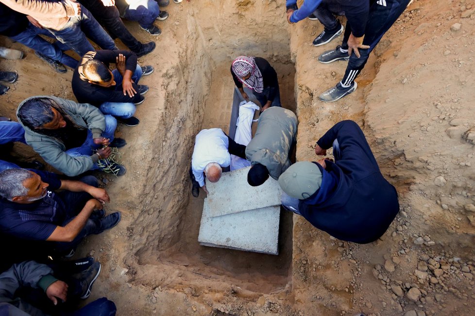 Pohřeb jednoho z rukojmí, který byl omylem zabil izraelskou armádou (16. 12. 2023)