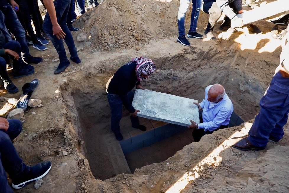Pohřeb jednoho z rukojmí, který byl omylem zabit izraelskou armádou (16. 12. 2023)