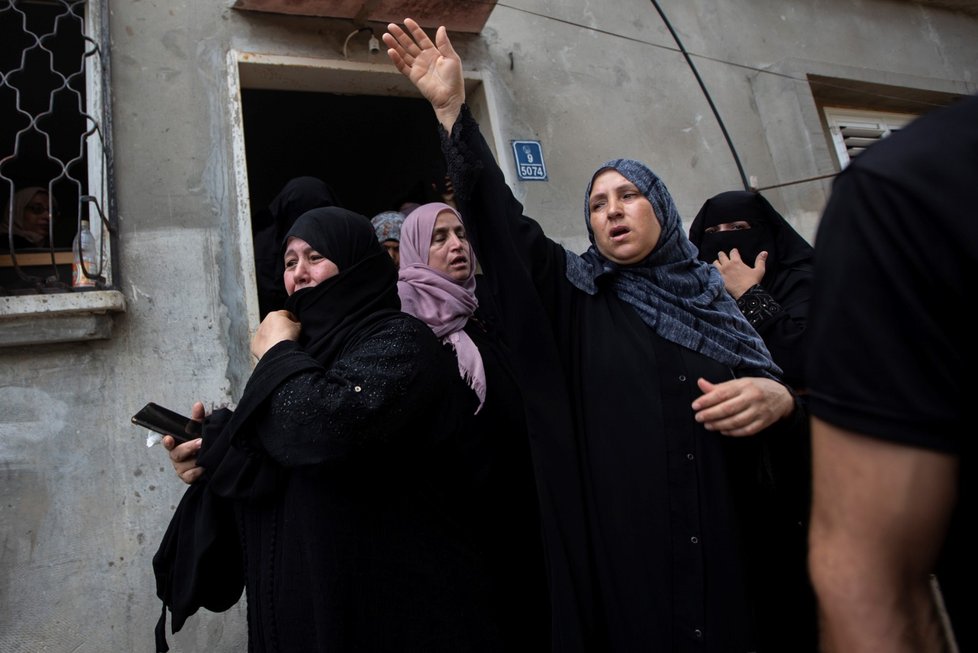 Záběry z pohřbu Palestince Tamima Hijaziho, který by zabit při jednom z náletu