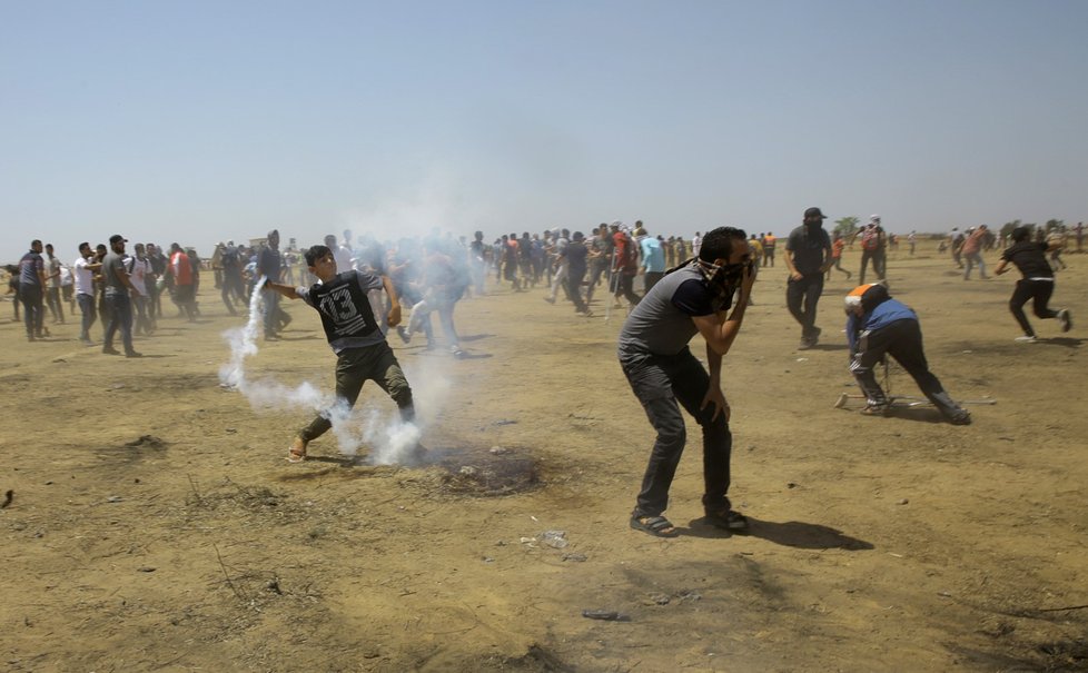 Nepokoje u zdi oddělující Izrael od palestinských území.