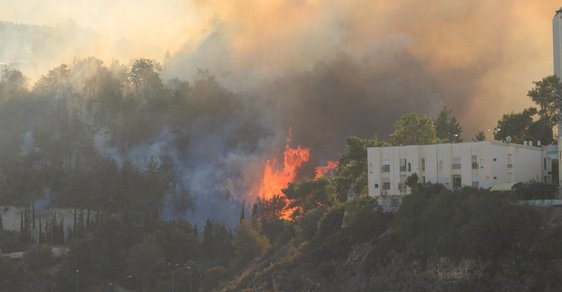 Požár v izraelském městě Haifa.