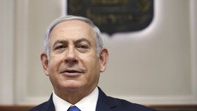 Izraelský premiér Benjamin Netanjahu čelí obvinění z ovlivňování médií.