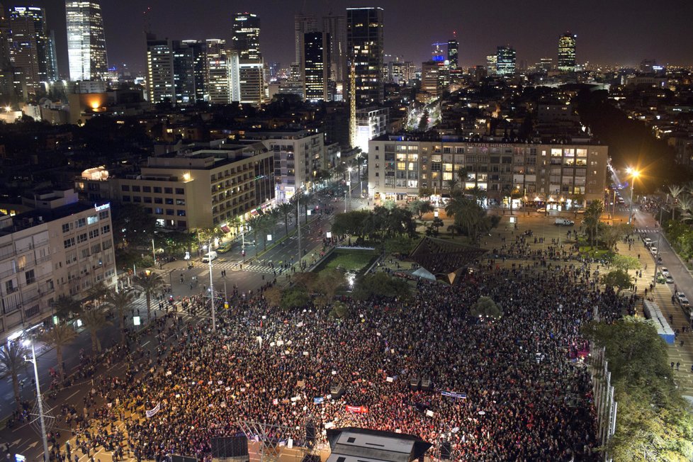 Tisíce Izraelek vyšly do ulic, protestovaly proti násilí na ženách.