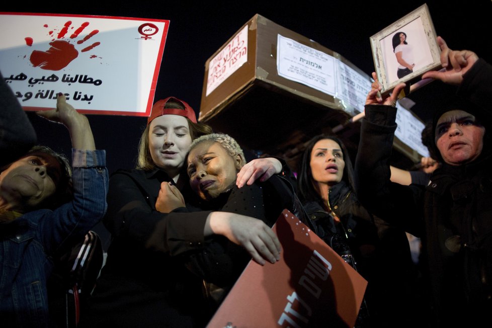 Tisíce Izraelek vyšly do ulic, protestovaly proti násilí na ženách.