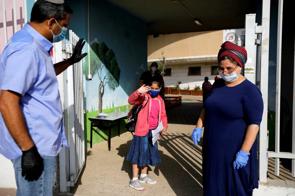 V Izraeli se po epidemii koronaviru otevřely školy.