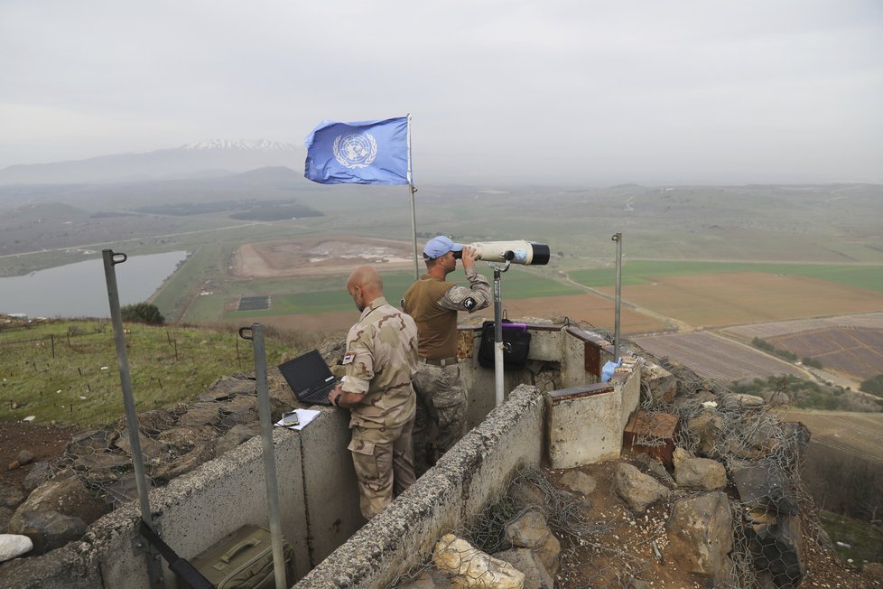 Napětí mezi Izraelem, Sýrií a Íránem stoupá. Na společných hranicích hlídkují vojáci OSN.