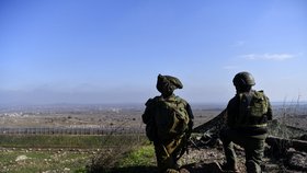 Izraelští vojáci u hranic se Sýrií
