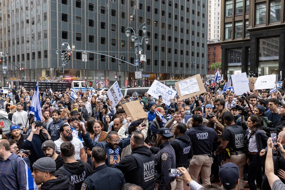 Demonstrace na podporu Izraele v New Yorku na Manhattanu (8.10.2023)