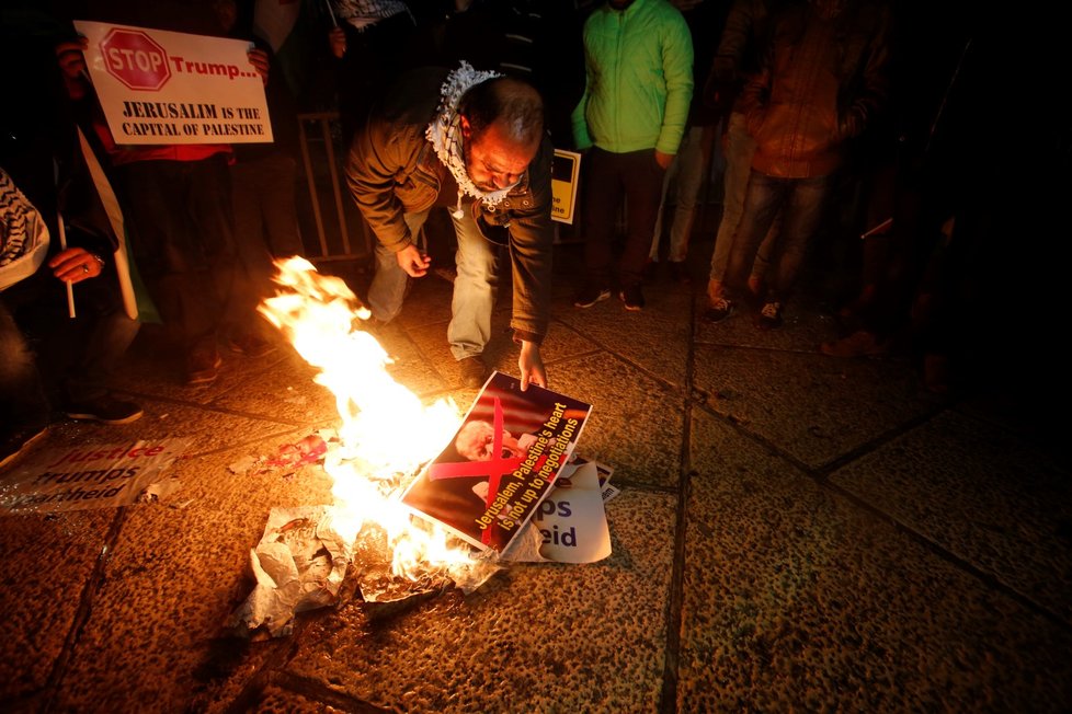 Trumpovo prohlášení vyvolalo protesty v Palestině i v Turecku