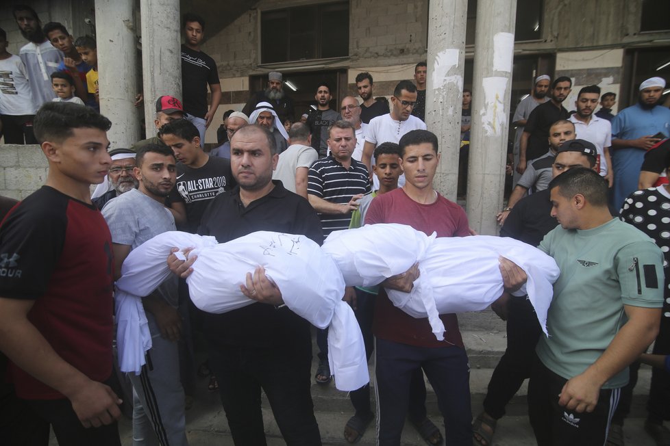 Pohřby v Gaze po odvetném útoku Izraelců (8.10.2023)