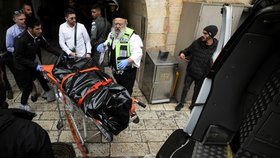 Při útoku v jeruzalémském Starém Městě útočníci zabili jednoho člověka a další tři zranili (21. 11. 2021).