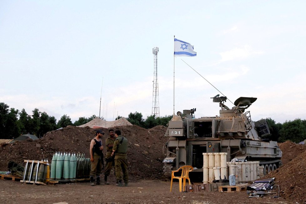 Izraelští vojáci u hranic s Libanonem (10.11.2023)