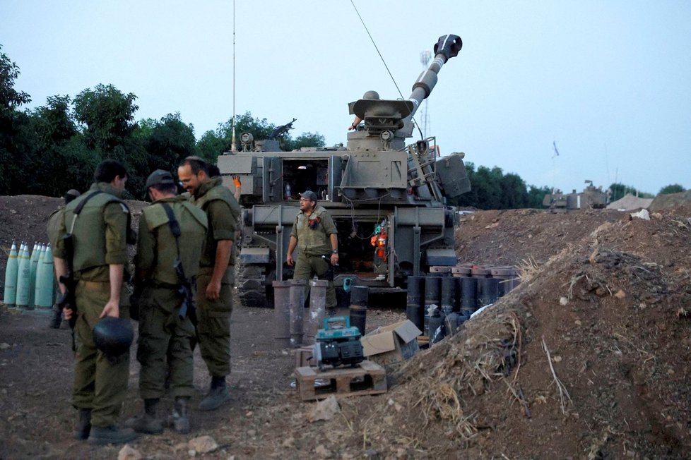 Izraelští vojáci u hranic s Libanonem (10.11.2023)