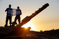 Izraelská pozemní operace skončí za měsíc, věří Američané. Hamás dál drží 138 rukojmích