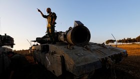 Izraelští vojáci u hranic s Pásmem Gazy (29.11.2023)