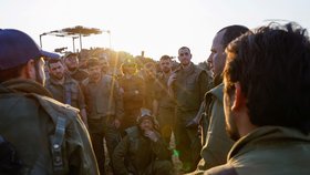 Izraelští vojáci u hranic s Pásmem Gazy (29.11.2023)
