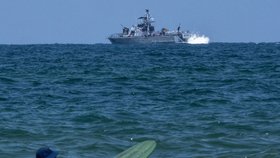 Izraelská vojenská námořní loď hlídkuje ve Středozemním moři v blízkosti města Chadera (14. 4. 2024).