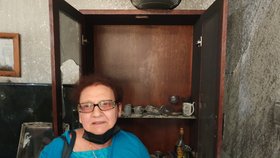 Majitelka domu July Sror se svou jedinou památkou na výlet s manželem do České republiky