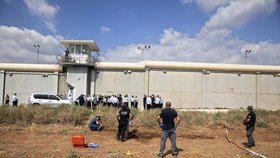 Z izraelské věznice uteklo šest palestinských vězňů, čtyři z nich byli odsouzeni na doživotí. Policie je postupně všechny dopadla.