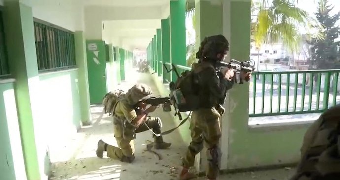 Izraelští vojáci v Pásmu Gazy (2. 12. 2023)